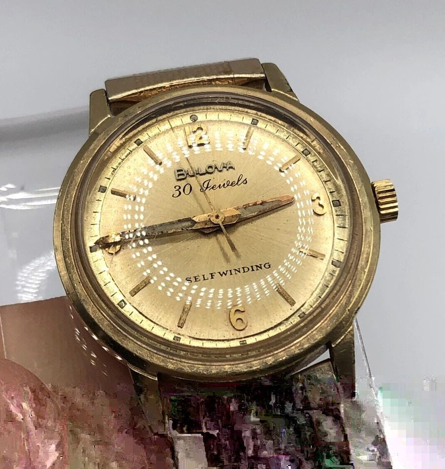VINTAGE BULOVA 30 JEWELS SELF WINDING 33MM WRIST WATCH (1 of 2)