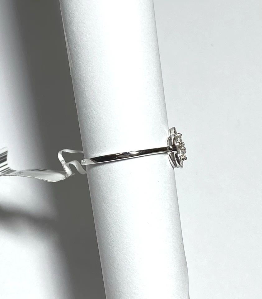 NEW 10K WHITE GOLD FLOWER RING WITH 0.14CTW DIAMONDS (SIZE 6.75) 1.2 GRAM (1 of 2)