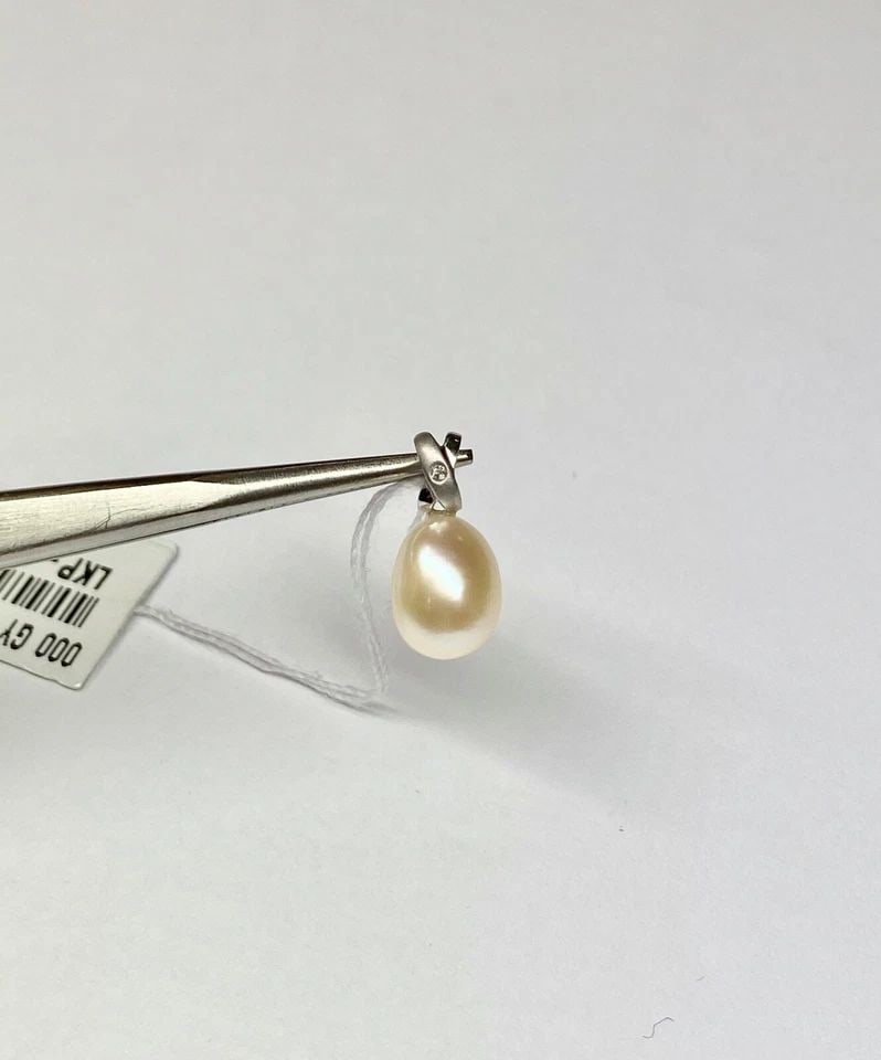 18K WHITE GOLD PENDANT WITH 8MM PEARL AND 0.01CT DIAMOND (1.1 GRAM) (1 of 2)