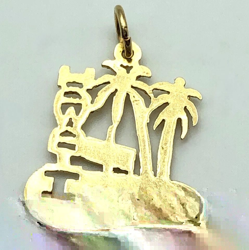 14K YELLOW GOLD HAWAII PENDANT 1.3 GRAMS: 14k Yellow Gold HAWAII Pendant Condition: Used Material: 14k Yellow Gold Pendant Size: 24mm x 18mm x 0.6mm Total Weight: 1.3 grams Bail Info: Fits a size 3mm wide necklace