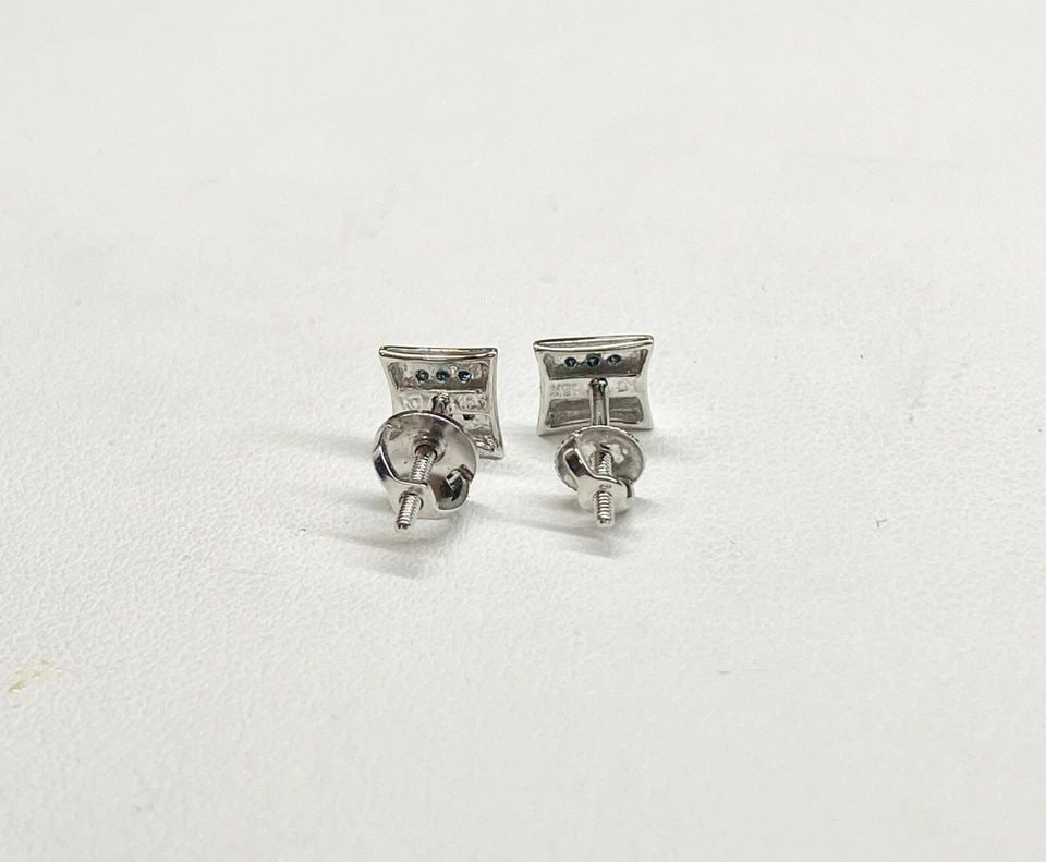 NEW 10K WHITE GOLD KITE EARRINGS WITH BLUE AND YELLOW DIAMONDS 0.9 GRAM: 10K WHITE GOLD EARRINGS WITH BLUE AND YELLOW DIAMONDS NEW 10k White Gold Earrings with Blue and Yellow Diamonds NEW You are bidding on new with defects 10k White Gold Earrings with Blue and Yellow Dia