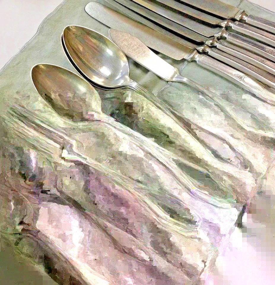 VINTAGE HOLMES EDWARDS SILVERPLATE (20) PIECE SET (1 of 2)