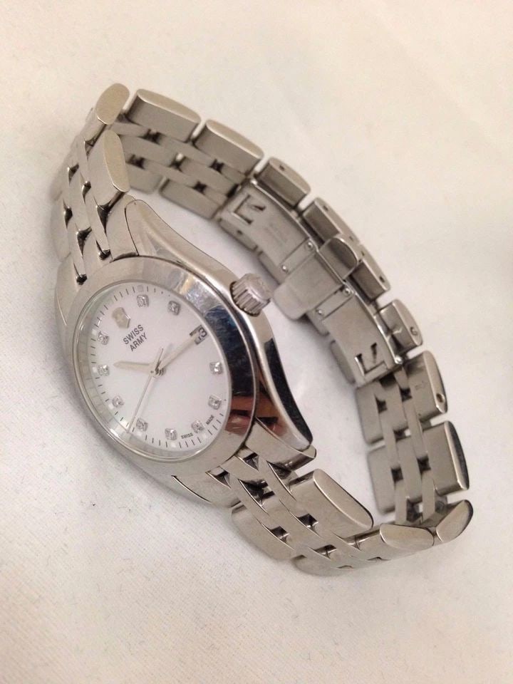 LADIES VICTORINOX SWISS ARMY 24849 ALLIANCE MOTHER OF PEARL DIAL WATCH (1 of 2)