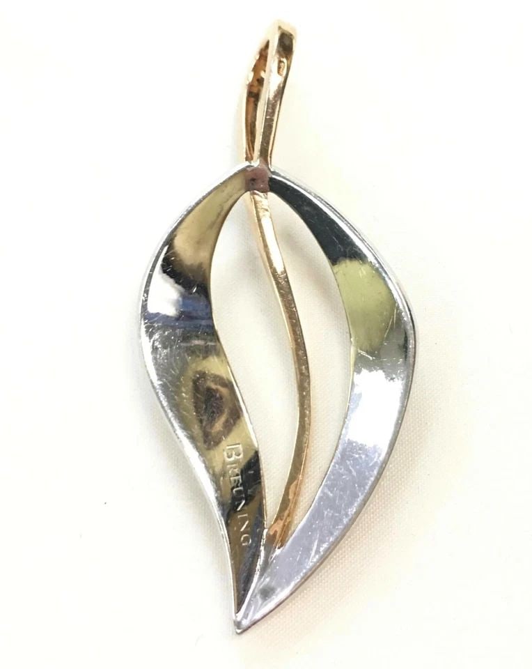 WOMAN'S BREUNING SILVER ROSE GOLD PLATE WHITE SAPPHIRE LEAF MOTIF PENDANT: WOMAN'S BREUNING SILVER ROSE GOLD PLATE WHITE SAPPHIRE LEAF MOTIF PENDANT Woman's Breuning Sterling Silver Rose Gold Plate White Sapphire Leaf Motif Pendant You are bidding on a pre-owned Woman's Breu