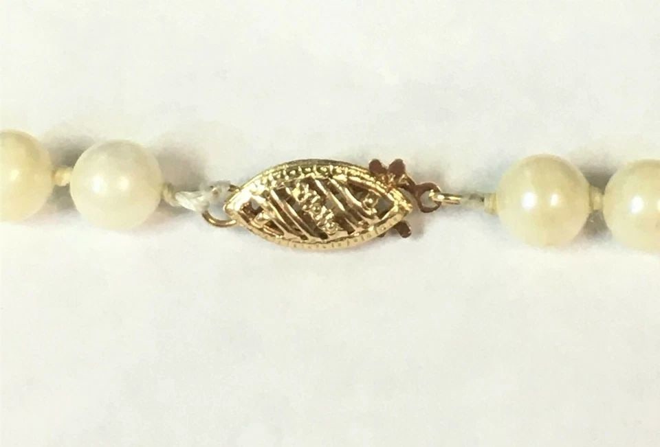 WHITE PEARL NECKLACE WITH 14K GOLD CLASP ( 28.5 INCH ) 31.1G (1 of 2)