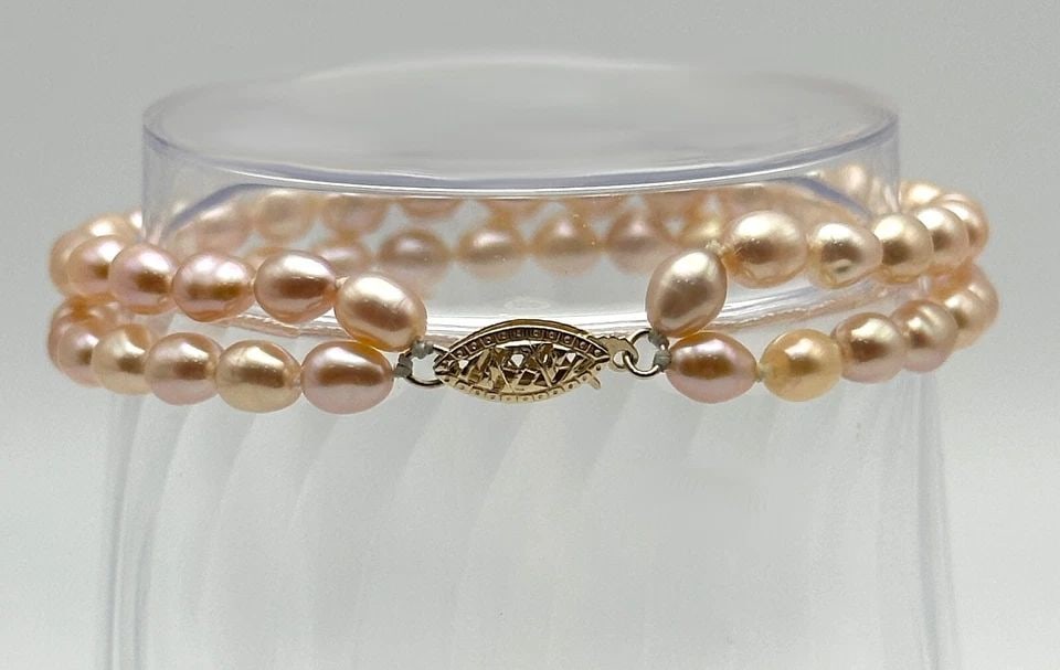PINK FRESH WATER PEARL, DOUBLE BRACELET, 14K GOLD CLASP (7.25 INCH) 11.2 GRAMS: Pink Fresh Water Pearl, 2 row Bracelet, 14k Gold Clasp Condition: Used Material: Solid 14k Yellow Gold Clasp Weight: 11.2 grams total Bracelet Size: 7.25 inch wrist Bracelet Type: Two rows, freshwater