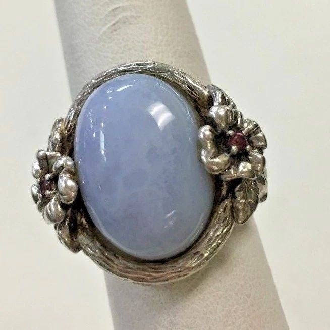 STERLING RING WITH LIGHT BLUE AGATE STONE AND GARNET (SIZE 5) 11.8 GRAMS: STERLING RING WITH LIGHT BLUE AGATE STONE AND GARNETT SIDES, SIZE (5) Sterling Ring with Light Blue Agate stone and Garnett sides, size (5) You are bidding on a pre-owned Sterling Ring with Light Blue