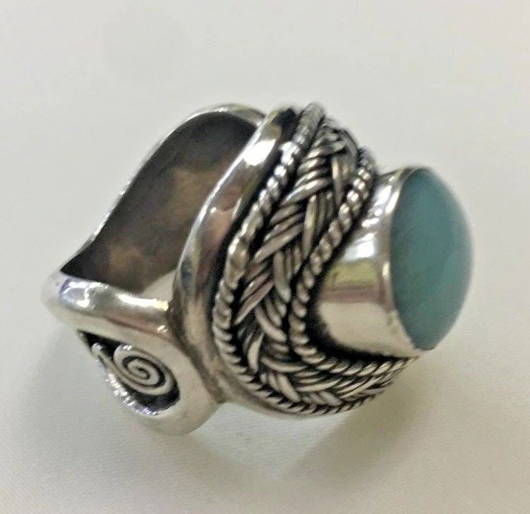 STERLING SILVER RING WITH ROUND BLUE JASPER CHALCEDONY (SIZE 8) 18.2 GRAMS: STERLING SILVER RING WITH ROUND BLUE JASPER CHALCEDONY SIZE 8 Sterling Silver Ring with Round Blue Jasper Chalcedony size (8) You are bidding on a pre-owned Sterling Silver Ring with Round Blue Jasper