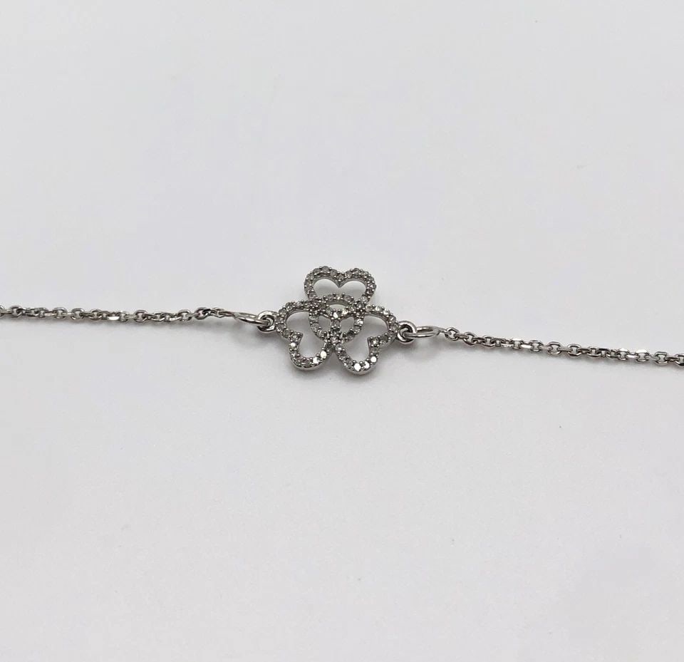 STERLING SILVER HEART FLOWER BRACELET, 0.25CT OF DIAMONDS (7 INCH) 2.2 GRAMS: STERLING SILVER HEART FLOWER CHARM BRACELET WITH 0.25CT DIAMONDS 7" INCHES Sterling Silver Heart Flower Charm Bracelet with 0.25ct Diamonds You are bidding on a Sterling Silver Heart Flower Charm Brac
