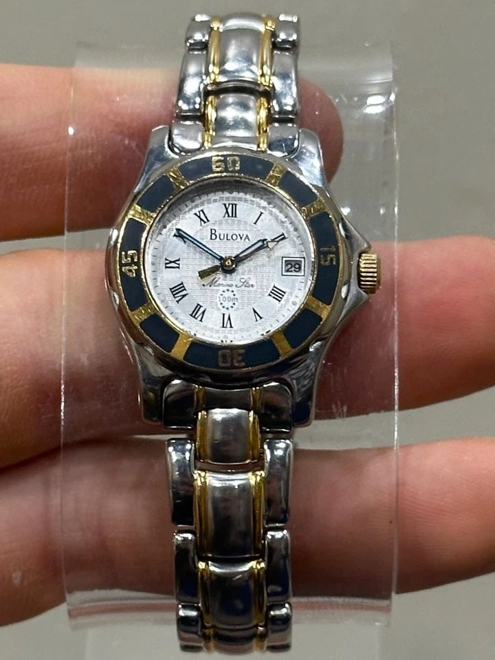 BULOVA MARINE STAR WOMAN'S WATCH DIVER STYLE 98M64 (1 of 2)