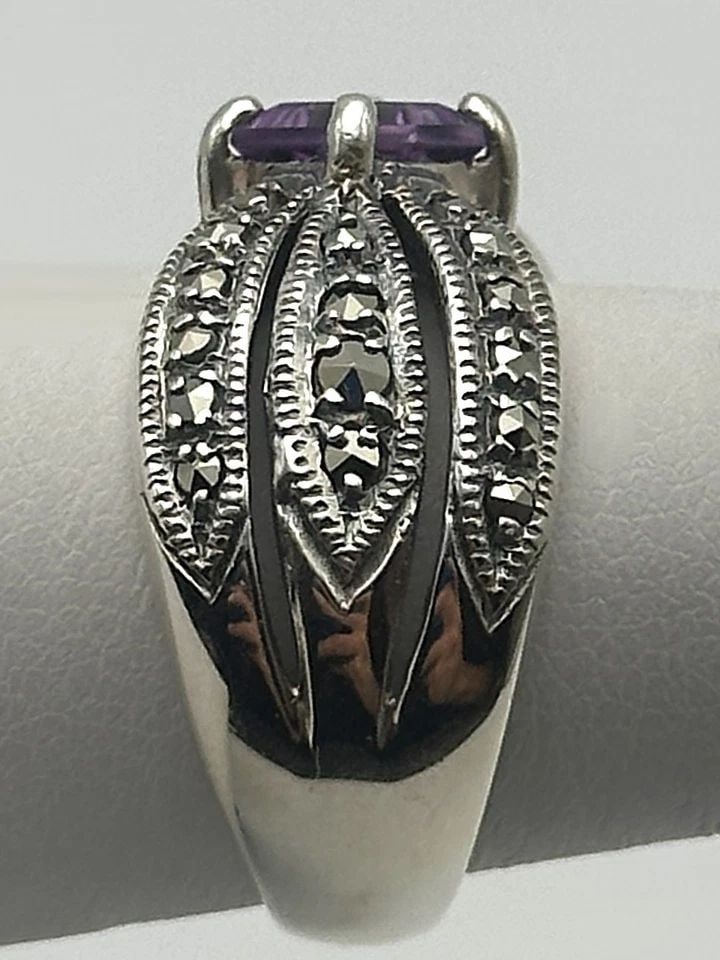 925 STERLING SILVER RING WITH AMETHYST AND MARCASITE (SIZE 7.25) (1 of 2)
