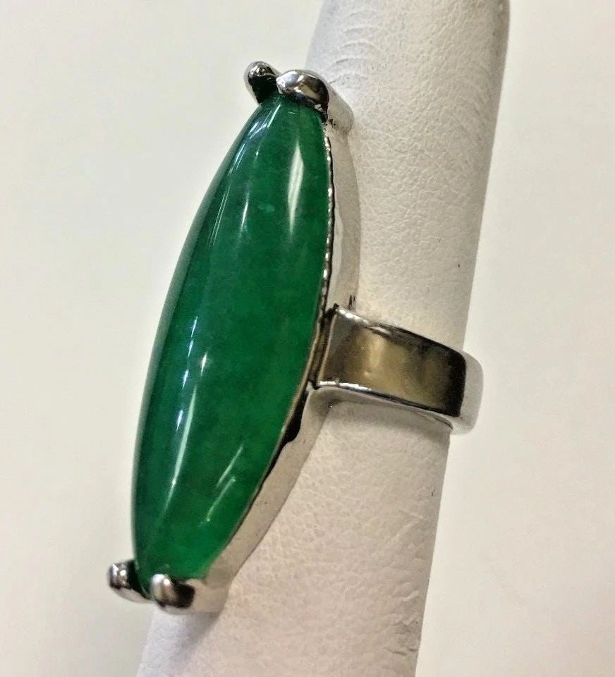 STERLING SILVER RING WITH GREEN AVENTURINE STONE (SIZE 5) 14.6 GRAM: STERLING SILVER RING WITH GREEN AVENTURINE STONE SIZE (5) Sterling Silver Ring with Green Aventurine Stone size (5) You are bidding on a pre-owned Sterling Silver Ring with Green Aventurine Stone size