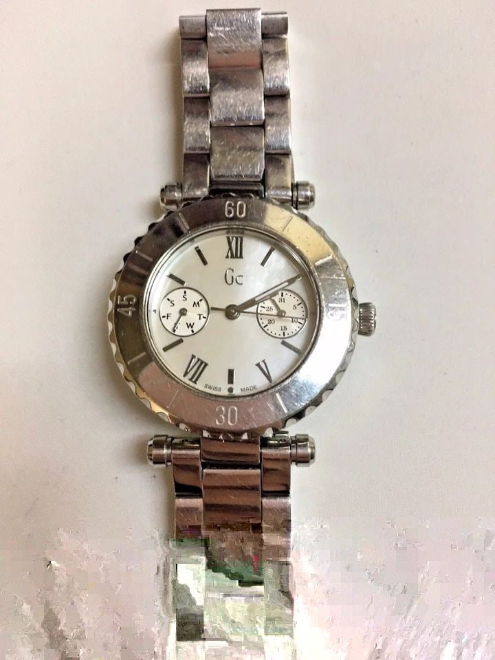 GC GUESS WOMEN'S DIVER CHIC WATCH I20026L1 34MM (1 of 2)