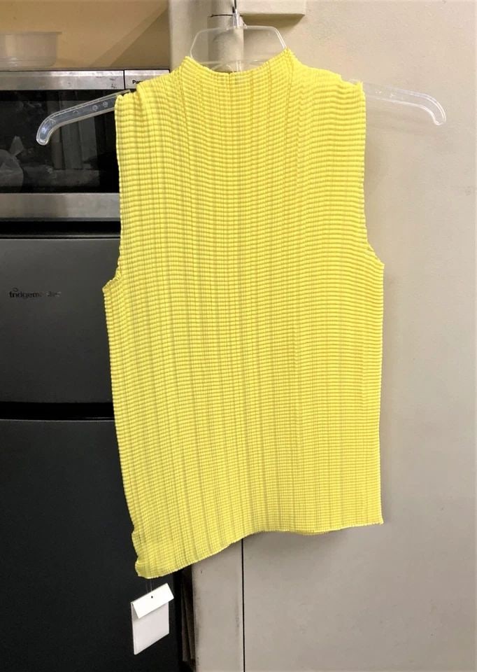 GIVENCHY BRIGHT YELLOW PLEATED SLEEVELESS ACCORDION TOP BLOUSE SIZE: 42 (1 of 2)