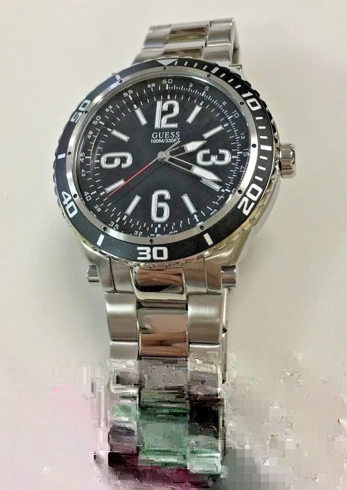 NEW GUESS MENS SILVER TONE BLACK DIAL WATCH U0043G1 (1 of 2)