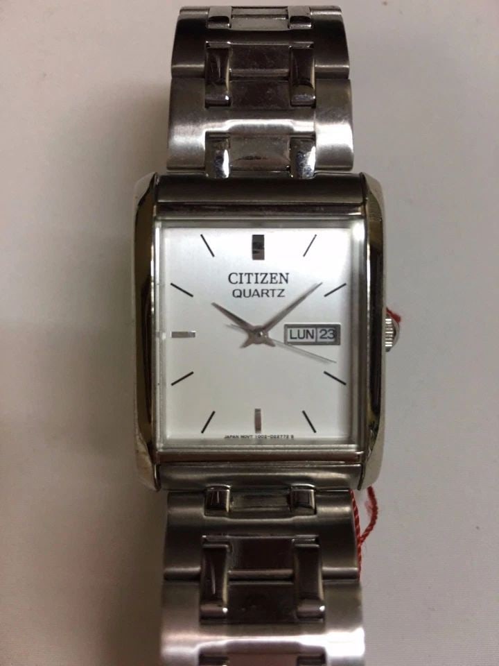 NEW CITIZEN QUARTZ BE0030 WATCH 25MM DISPLAY MODEL: UNISEX CITIZEN QUARTZ BE0030 WATCH Citizen Quartz BE0030 Watch You are bidding on a pre-owned Unisex Citizen Quartz BE0030 watch. The watch is in excellent working condition. There are few minor scrat