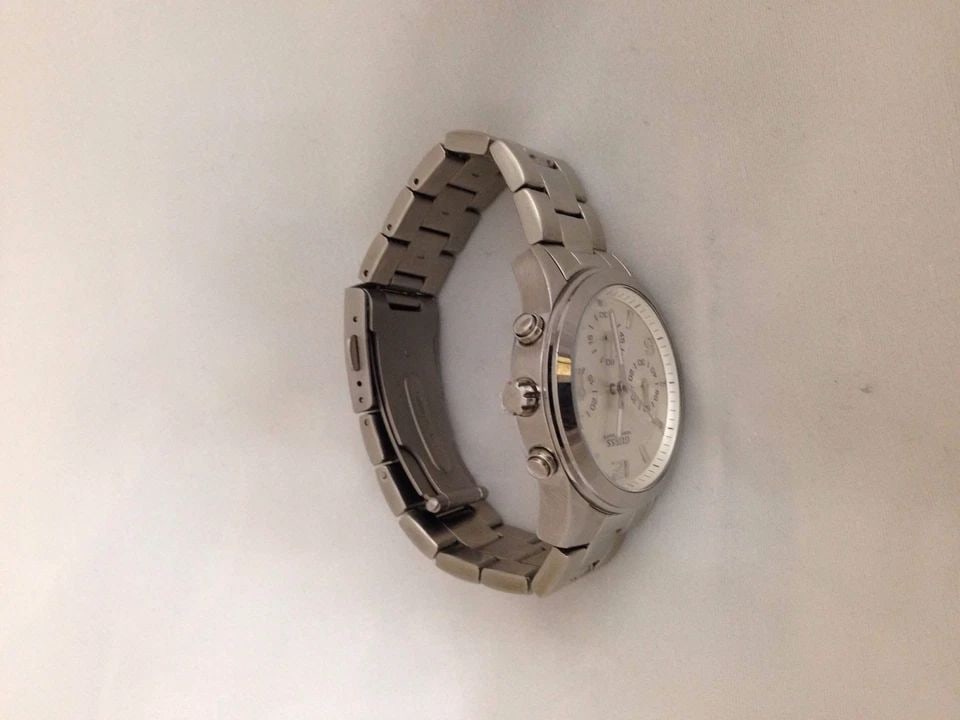 GUESS WATER PRO WATCH U12605L1 CHRONOGRAPH 38MM: LADIES GUESS WATER PRO WATCH U12605L1 Ladies Guess water pro watch You are bidding on a pre-owned guess watch. The watch is in excellent working condition and has some scuffs and scratches from normal