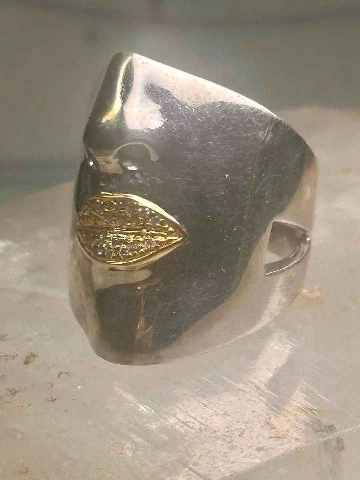 SONIA BITTON RING FACE BAND SIZE 7.75 14K SONATA STERLING SILVER WOMEN: SONIA BITTON RING FACE BAND SIZE 7.75 14K SONATA STERLING SILVER WOMEN Sonia Bitton ring face band size 7.75 14K Sonata sterling silver women Size 7.75 Weight 17.1g Length 1. 1/8" Thinnest part of ban