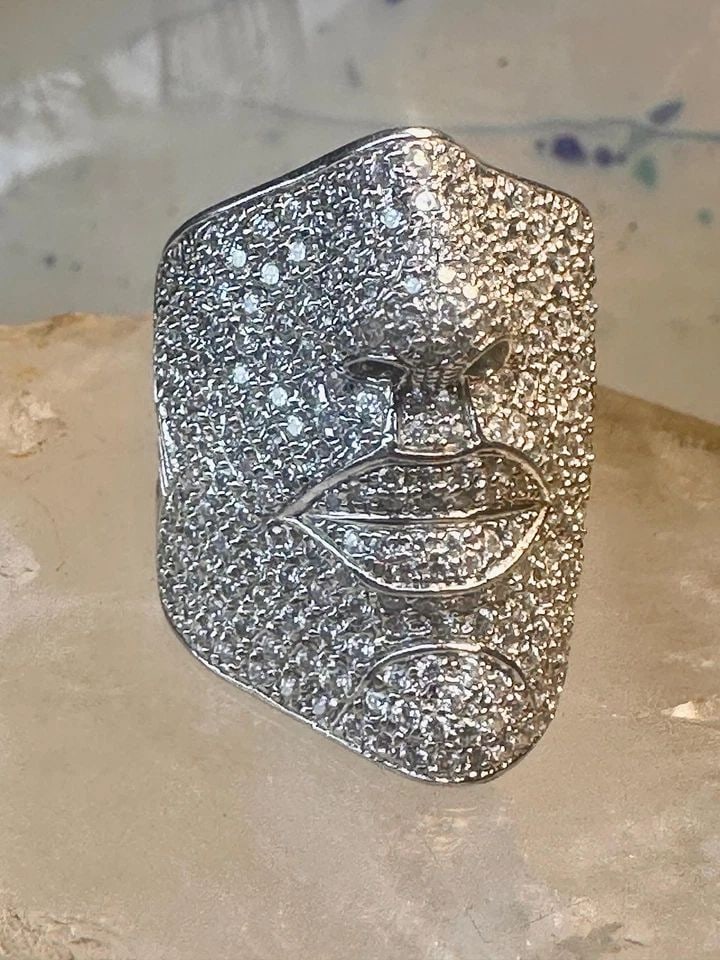 SONIA BITTON RING FACE BAND CZ SIZE 4.50 PINKY STERLING SILVER WOMEN: SONIA BITTON RING FACE BAND CZ SIZE 4.50 PINKY STERLING SILVER WOMEN Sonia Bitton ring Face band CZ size 4.50 pinky Sterling silver women Size 4.50 Weight 15.3g Length 3/4" Width 1 1/8" Thinnest part 