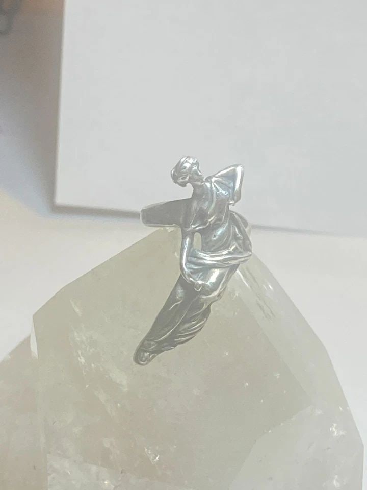 LADY RING ART DECO NOUVEAU BAND STERLING SILVER WOMEN: LADY RING ART DECO NOUVEAU BAND STERLING SILVER WOMEN Lady ring art deco nouveau band sterling silver women Size 7 Weight 9.5g Length 1 5/8" Width. 3/4" Thinnest back of band 1/8"
