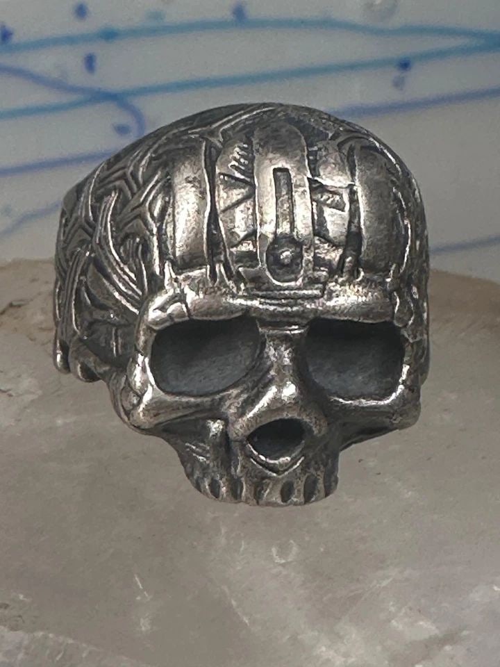 SKULL RING MEMENTO MORI 800 SILVER SIZE 10.50 WOMEN MEN BIKER: SKULL RING MEMENTO MORI 800 SILVER SIZE 10.50 WOMEN MEN BIKER Skull ring memento mori 800 silver size 10.50 women men biker Size 10.50 Weight 20.8g Width. 7/8" Thinnest part of band 1/4"