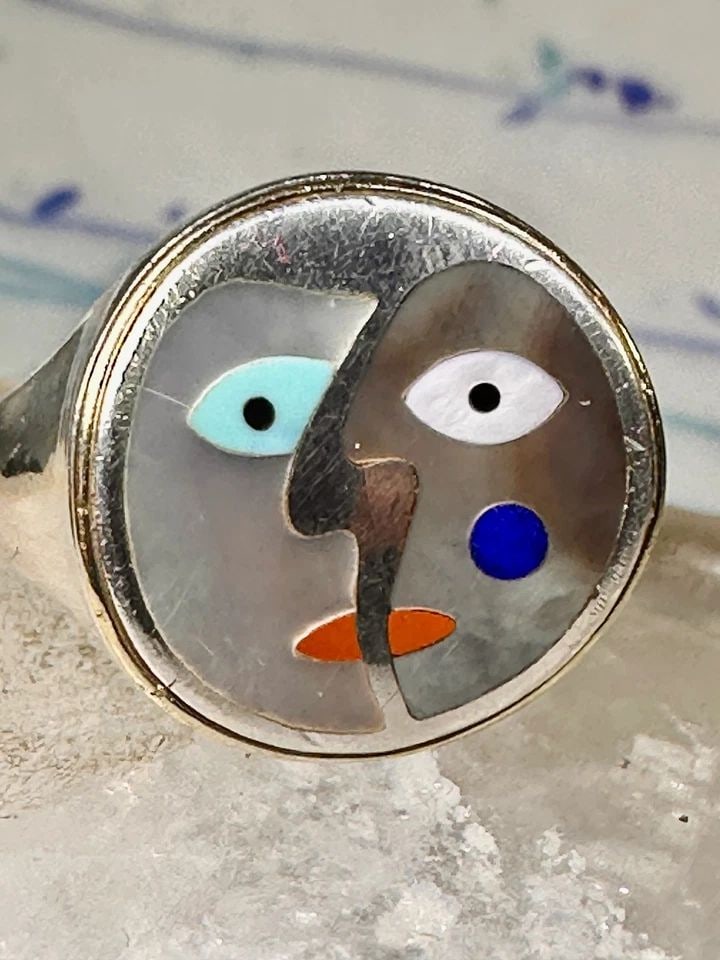 FACE RING ERIC GROSSBARDT SIZE 7.50 STERLING SILVER 18K PICASSO DESIGN WOMEN: FACE RING ERIC GROSSBARDT SIZE 7.50 STERLING SILVER 18K PICASSO DESIGN WOMEN Face ring Eric Grossbardt size 7.50 sterling silver Picasso design women Size 7.50 Weight 11.9g Length 3/4" Width 3/4" Thin