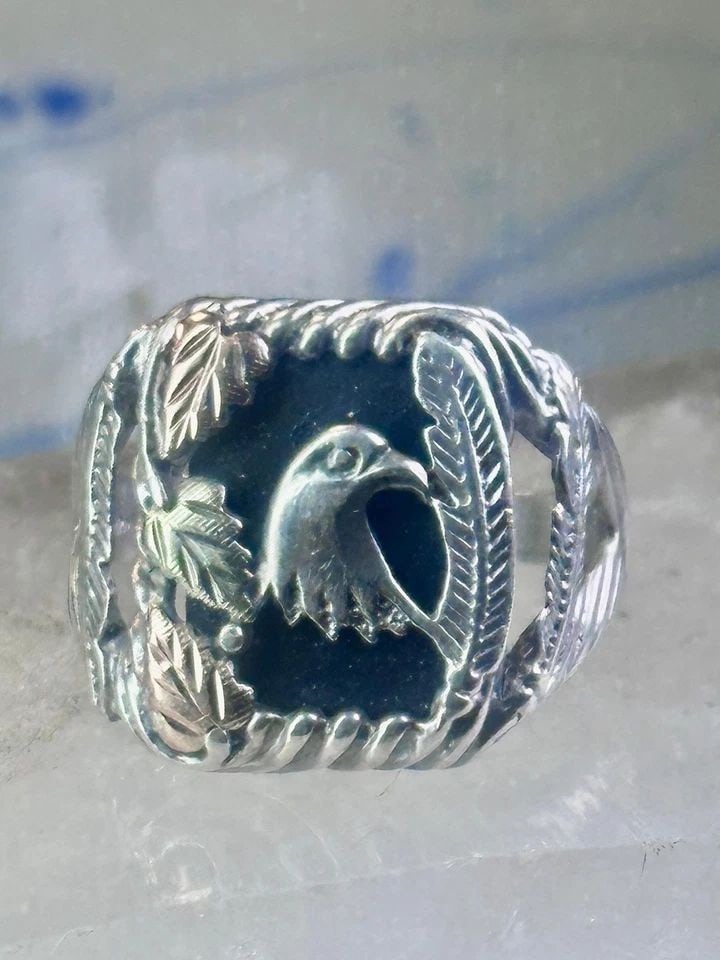 BLACK HILLS GOLD ONYX RING SIZE 11 EAGLE FEATHER STERLING SILVER WOMEN MEN 12K (1 of 2)