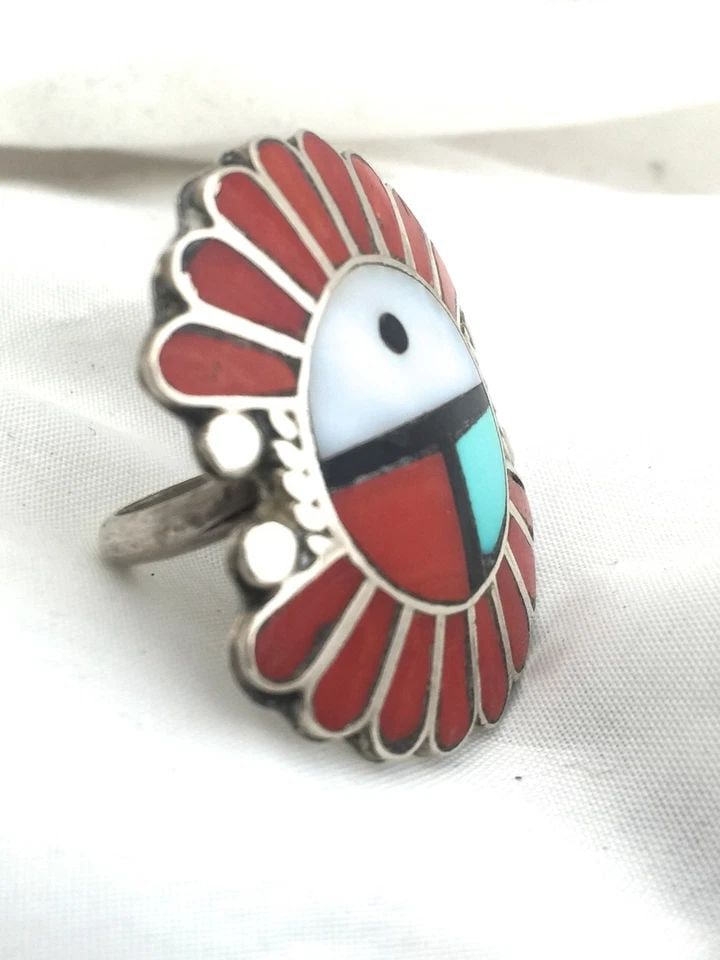 VINTAGE STERLING SILVER RING TURQUOISE CORAL SIZE 5.7 TRIBAL SOUTHWE SUN CHIEF: VINTAGE STERLING SILVER RING TURQUOISE CORAL SIZE 5.7 TRIBAL SOUTHWE SUN CHIEF Vintage Sterling Silver Ring Coral Turquoise MOP Onyx Sun Chief Southwest Size 5.75 Due to the shape of the ring the ring