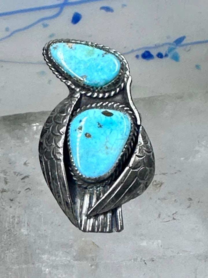 BIRD RING NAVAJO TURQUOISE VINTAGE SIZE 6.25 STERLING SILVER WOMEN: BIRD RING NAVAJO TURQUOISE VINTAGE SIZE 6.25 STERLING SILVER WOMEN Bird ring Navajo turquoise vintage size 6.25 sterling silver women Size 6.25 Weight 12g Length. 1. 1/2" Width 3/4" Thinnest part of t