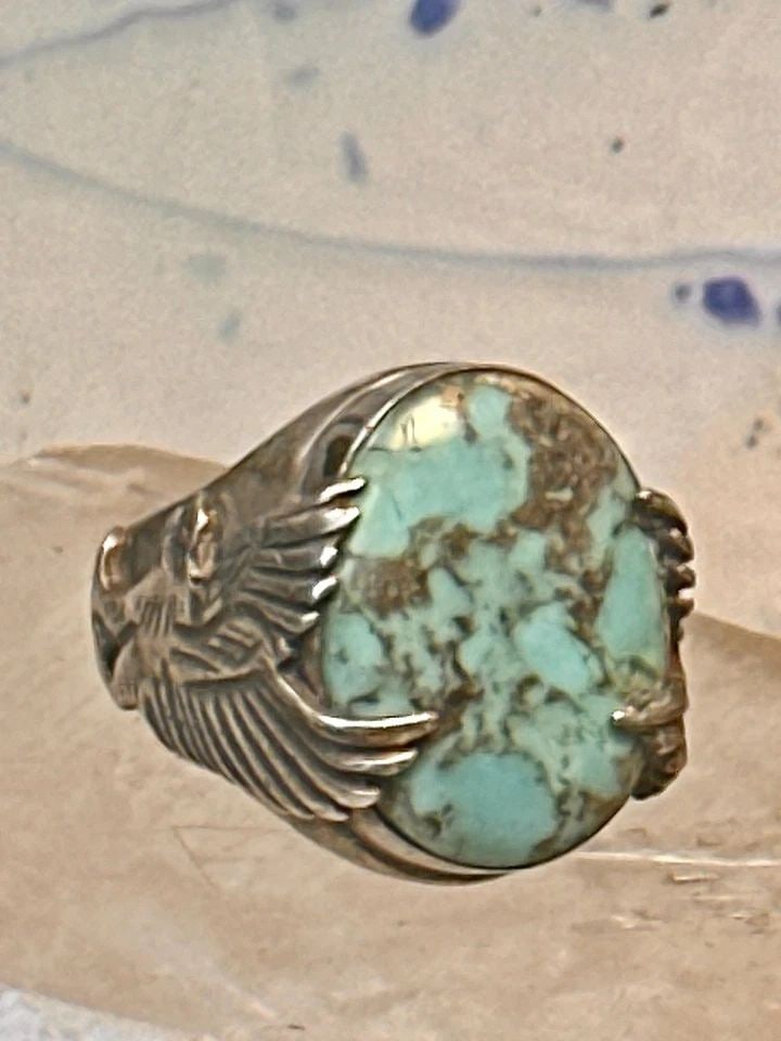 EAGLE RING NAVAJO TURQUOISE SIZE 8.25 STERLING SILVER WOMEN MEN: EAGLE RING NAVAJO TURQUOISE SIZE 8.25 STERLING SILVER WOMEN MEN Eagle ring Navajo turquoise size 8.25 Sterling silver women men Size 8.25 Between a size 8.25 and a 8.50 Weight 24.9g Length 7/8" Width 
