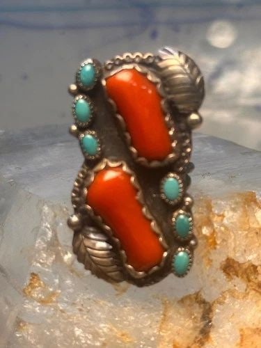 NAVAJO LONG RING CORAL SIZE 6 FEATHERS LEAVES STERLING SILVER WOMEN: NAVAJO LONG RING CORAL SIZE 6 FEATHERS LEAVES STERLING SILVER WOMEN Navajo long ring coral size 6 feathers leaves sterling silver women Size 6 Weight 15.2g Length 1 5/8" Width 1" Thinnest part of band