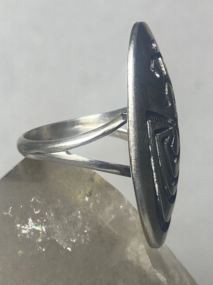 MAN IN THE MAZE RING STERLING SILVER WOMEN IHMSS: MAN IN THE MAZE RING STERLING SILVER WOMEN IHMSS Man in the Maze ring sterling silver women IHMSS Indian Hand Made Sterling Silver Size 6.25 Between a size 6.25 and a size 6.50 Weight 6.2g Length 1. 1