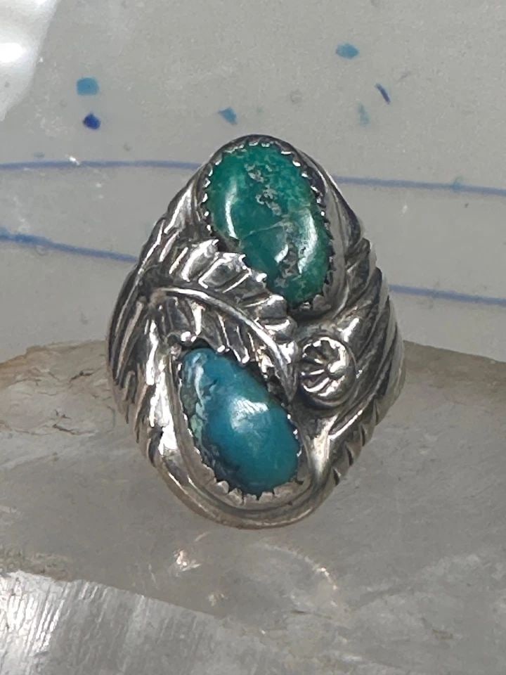 NAVAJO RING TURQUOISE SIZE 10 STERLING SILVER WOMEN MEN: NAVAJO RING TURQUOISE SIZE 10 STERLING SILVER WOMEN MEN Navajo ring turquoise size 10 sterling silver women men Size 10 Weight 17.1g Length. 1. 1/8" Width 1/2" Thinnest part of band 5/32"