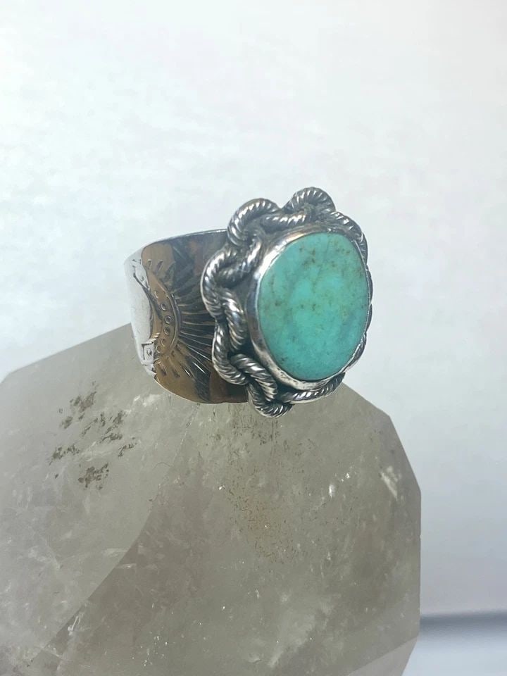 TURQUOISE RING NAVAJO CHAIN BAND STERLING SILVER WOMEN MEN: TURQUOISE RING NAVAJO CHAIN BAND STERLING SILVER WOMEN MEN Turquoise ring southwest chain band sterling silver women men Size 9.25 Weight 11.9g Widest part 1" Thinnest part 1/4"