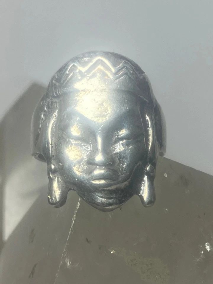 FACE RING SIZE 10 TRIBAL BAND STERLING SILVER WOMEN GIRLS: FACE RING SIZE 10 TRIBAL BAND STERLING SILVER WOMEN GIRLS Face ring sterling silver women girls Size 10 Between a size 10 and a size 10.25 Weight 12.2g Width 1" Thinnest part of band 3/16"