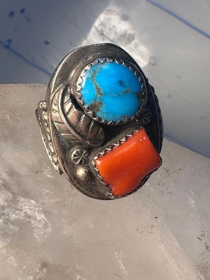 NAVAJO RING TURQUOISE LEAF CORAL BAND SIZE 10 STERLING SILVER WOMEN MEN: NAVAJO RING TURQUOISE LEAF CORAL BAND SIZE 10 STERLING SILVER WOMEN MEN Navajo ring turquoise leaf coral band size 10 sterling silver women men Size 10 Weight 21.1g Length 1. 1/8 Width 3/4" Thinnest p