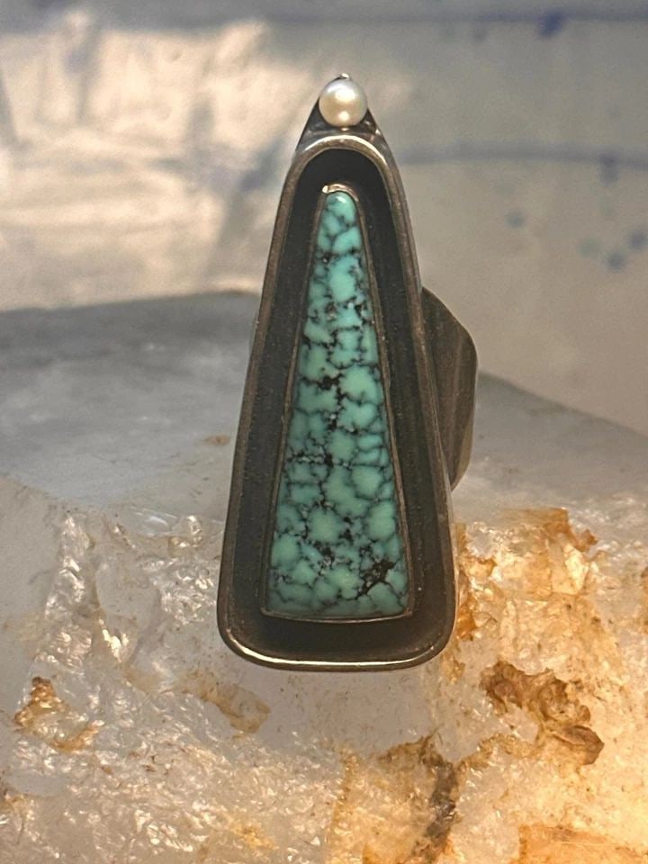 NAVAJO LONG RING TURQUOISE PEARL GEOMETRIC SIZE 5.75 STERLING SILVER WOMEN: NAVAJO LONG RING TURQUOISE PEARL GEOMETRIC SIZE 5.75 STERLING SILVER WOMEN Navajo long ring turquoise geometric pearl size 5.75 sterling silver women Size 5.75 Weight 17.2g Length 1. 3/4" Width 3/4" T