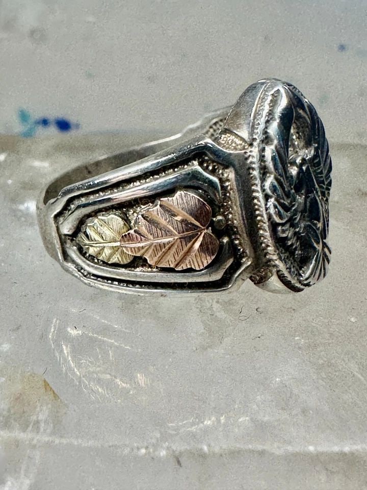 EAGLE RING BLACK HILLS GOLD SIZE 12.75 STERLING SILVER WOMEN MEN: EAGLE RING BLACK HILLS GOLD SIZE 12.75 STERLING SILVER WOMEN MEN Eagle ring Black Hills Gold size 12.75 sterling silver women men Size 12.75 Weight 9.6g Length 3/4" Width 1/2" Thinnest part of band in