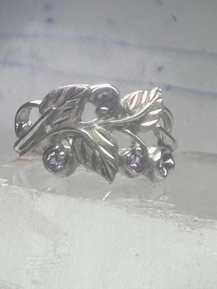 BLACK HILLS GOLD RING AMETHYST LEAVES FLORAL SIZE 7.25 STERLING SILVER WOMEN: BLACK HILLS GOLD RING AMETHYST LEAVES FLORAL SIZE 7.25 STERLING SILVER WOMEN Black Hills Gold ring amethyst leaves floral size 7.25 sterling silver women Size 7.25 Weight 3.6g Width 1/2" Band in the b