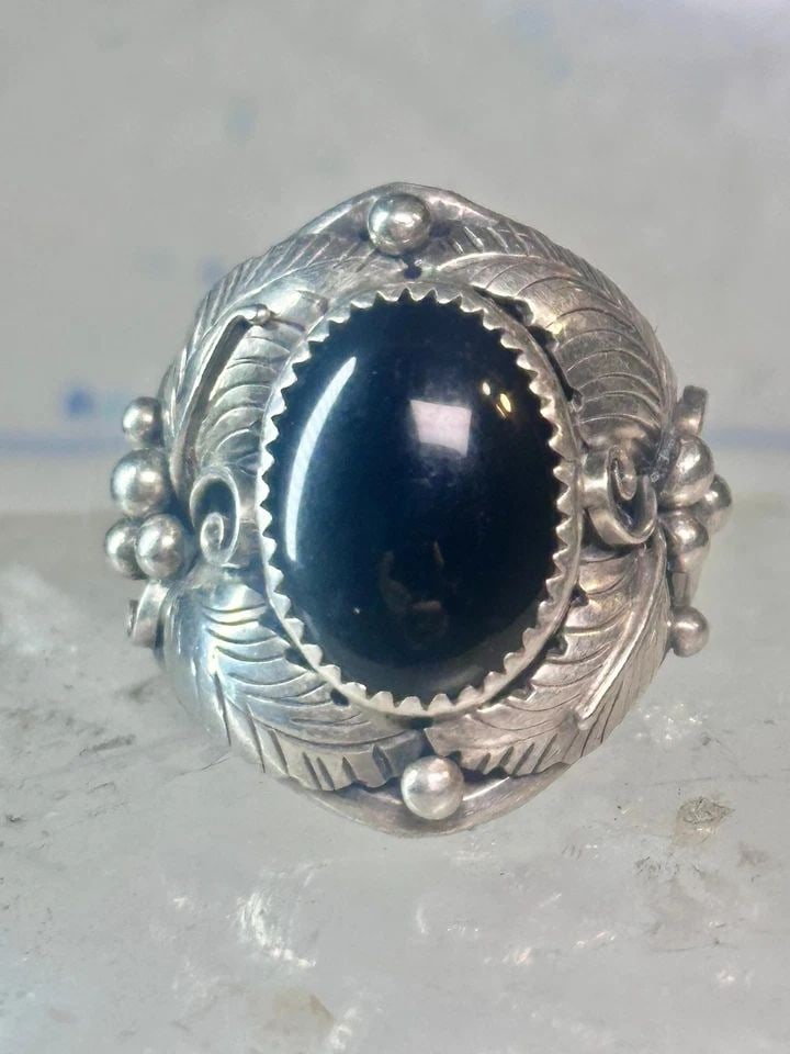 NAVAJO ONYX RING LEAVES VINTAGE SIZE 10 STERLING SILVER WOMEN MEN (1 of 2)