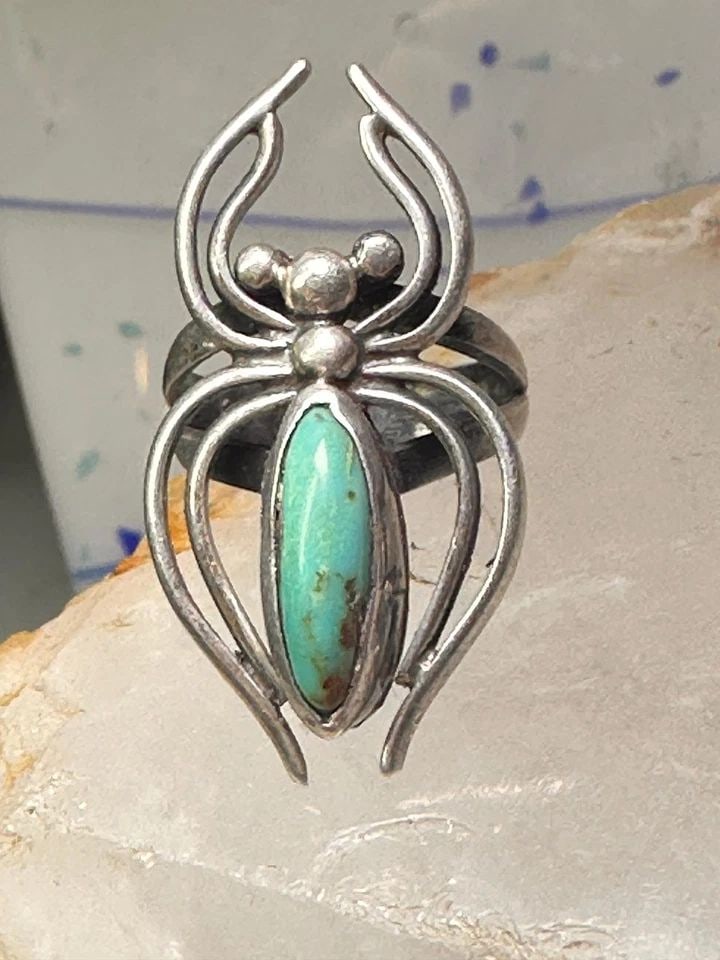 NAVAJO RING SPIDER TURQUOISE BAND SIZE 5.5 STERLING SILVER MEN WOMEN: NAVAJO RING SPIDER TURQUOISE BAND SIZE 5.5 STERLING SILVER MEN WOMEN Navajo Ring Spider Turquoise band size 5.5 sterling silver men women Size 5.50 Weight 6.1g Length. 1 3/8" Width 3/4" Thinnest part 