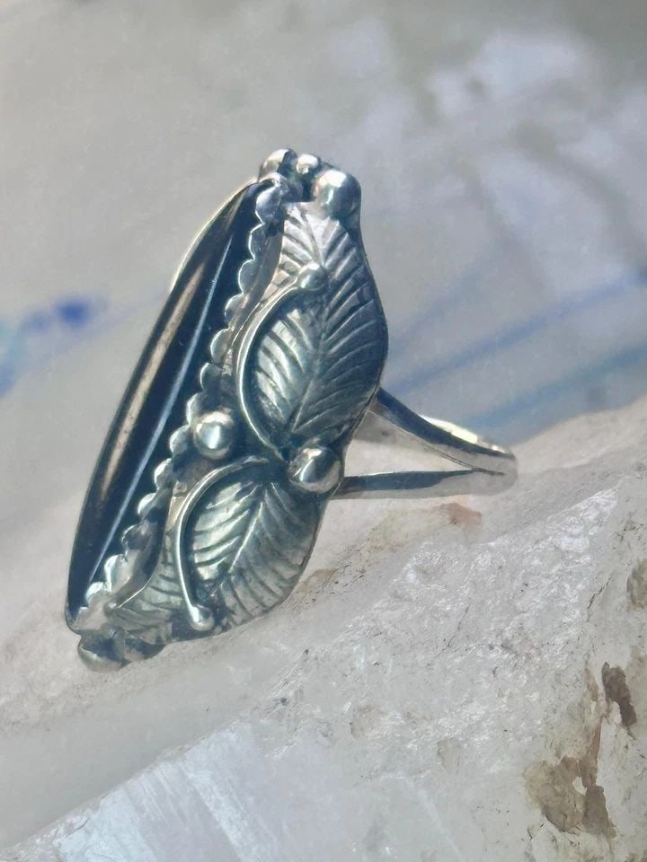 LONG ONYX RING NAVAJO SIZE 9 FEATHERS LEAVES STERLING SILVER WOMEN GIRLS (1 of 2)