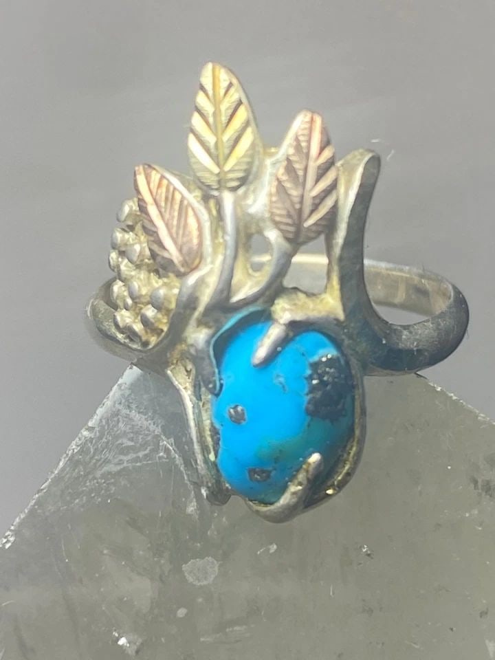 BLACK HILLS GOLD RING SIZE 7 TURQUOISE FLORAL BAND STERLING SILVER WOMEN BAND: BLACK HILLS GOLD RING SIZE 7 TURQUOISE FLORAL BAND STERLING SILVER WOMEN BAND Black Hills Gold ring size 7 turquoise floral band sterling silver women band I leave the rings unpolished until I sell ..