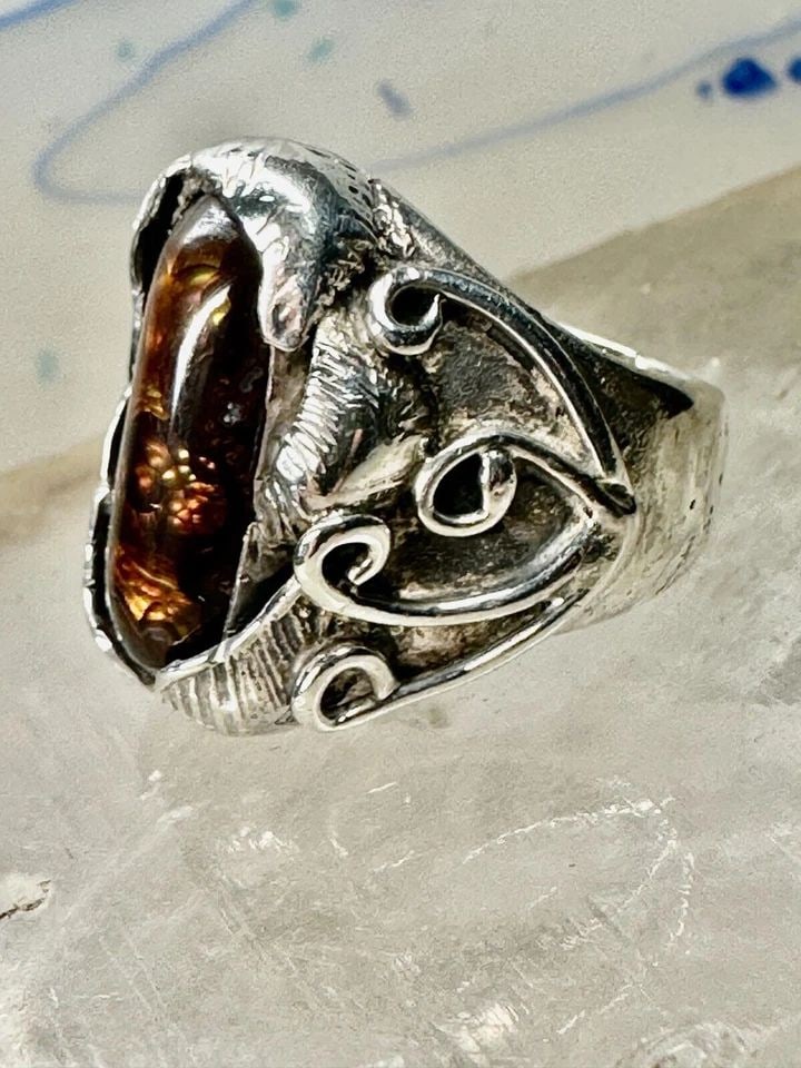 NAVAJO RING FIRE AGATE BAND SIZE 5.50 STERLING SILVER WOMEN: NAVAJO RING FIRE AGATE BAND SIZE 5.50 STERLING SILVER WOMEN Navajo ring fire agate band size 5.50 sterling silver women May Have been resized - See Photos - Structurally Secure Size 5.50 Weight 13.6g 