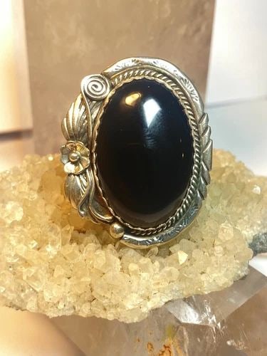 ONYX RING SIZE 8.50 NAVAJO LONG SOUTHWEST STERLING SILVER WOMEN: ONYX RING SIZE 8.50 NAVAJO LONG SOUTHWEST STERLING SILVER WOMEN Onyx ring Navajo long southwest sterling silver women Size 8.50 Weight 17.7g Length. 1. 5/8" Width 1 3/8" Thinnest part 1/8"
