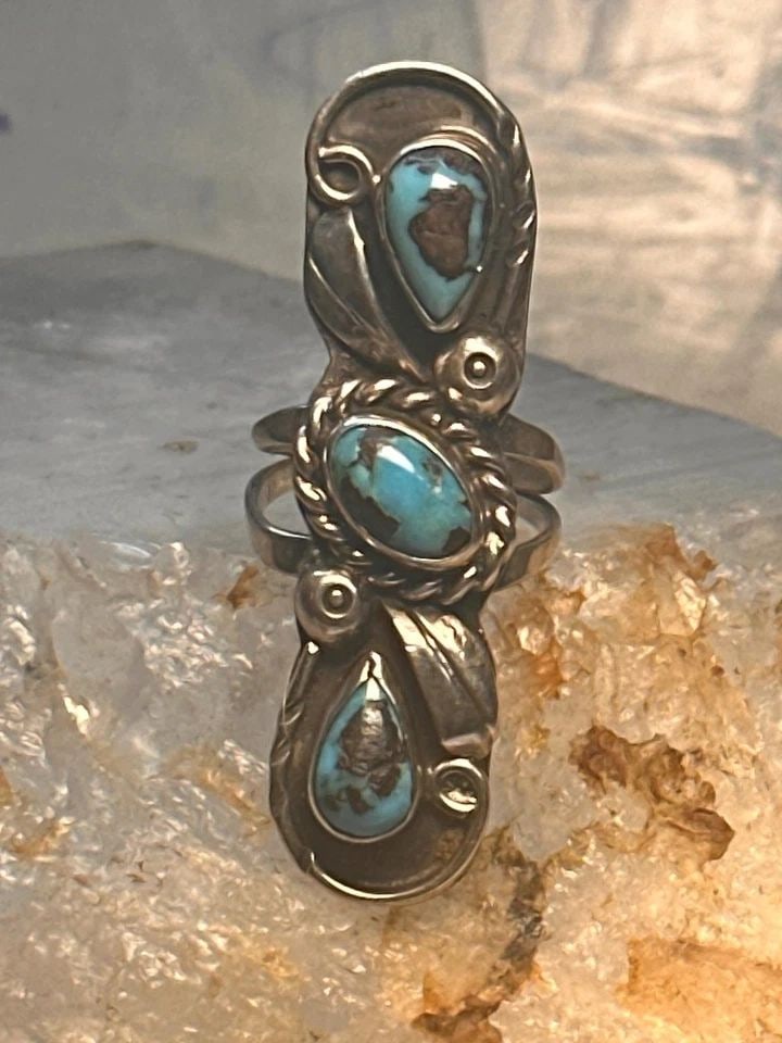 NAVAJO LONG RING TURQUOISE SIZE 5.75 STERLING SILVER WOMEN GIRLS: NAVAJO LONG RING TURQUOISE SIZE 5.75 STERLING SILVER WOMEN GIRLS Navajo long ring Turquoise size 5.75 sterling silver women girls Size 5.75 Between a size 5.75 and a size 6 Weight 12g Length 2" Width 