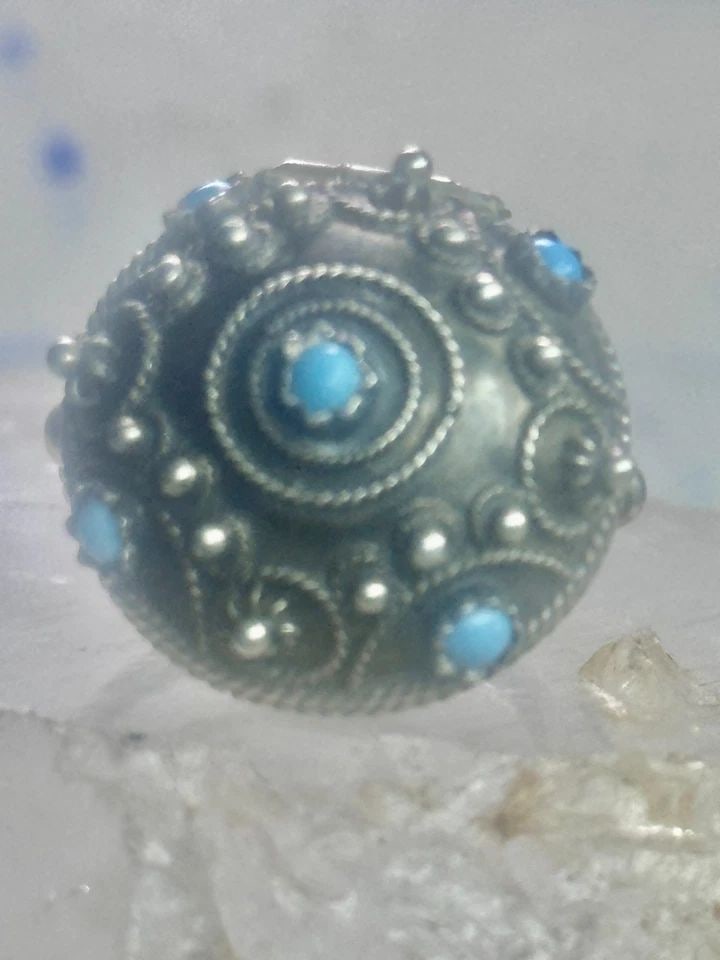 VINTAGE OLD POISON RING BOHO TURQUOISE BAND SIZE 6 800 SILVER WOMEN: VINTAGE OLD POISON RING BOHO TURQUOISE BAND SIZE 6 800 SILVER WOMEN Vintage old Poison ring boho turquoise band size 6 800 silver women Size 6 Weight 6.6g Length 7/8" Width 7/8" Band in the back 1/8"
