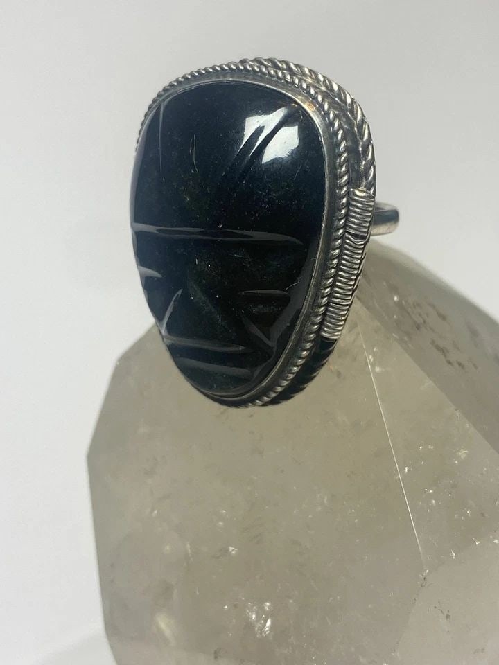 POISON RING BLACK ONYX FACE STERLING SILVER WOMEN GIRLS: POISON RING BLACK ONYX FACE STERLING SILVER WOMEN GIRLS Poison ring mask black onyx face sterling silver women girls Size 5.75 Between a size 5.75 and a size 6 Weight 16.2g Length. 1. 1/2" Width. 1. 1