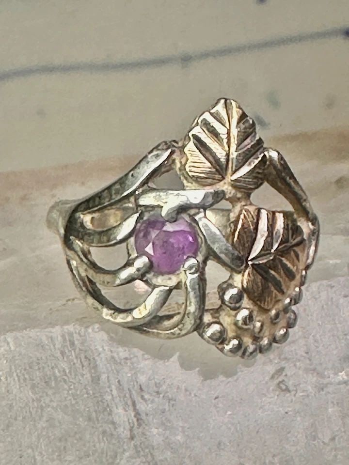 BLACK HILLS GOLD RING LEAVES AMETHYST BAND SIZE 6 STERLING SILVER WOMEN GIRLS: BLACK HILLS GOLD RING LEAVES AMETHYST BAND SIZE 6 STERLING SILVER WOMEN GIRLS Black Hills Gold ring leaves amethyst band size 6 sterling silver women girls Size 6 Detailed with 12K over sterling silve