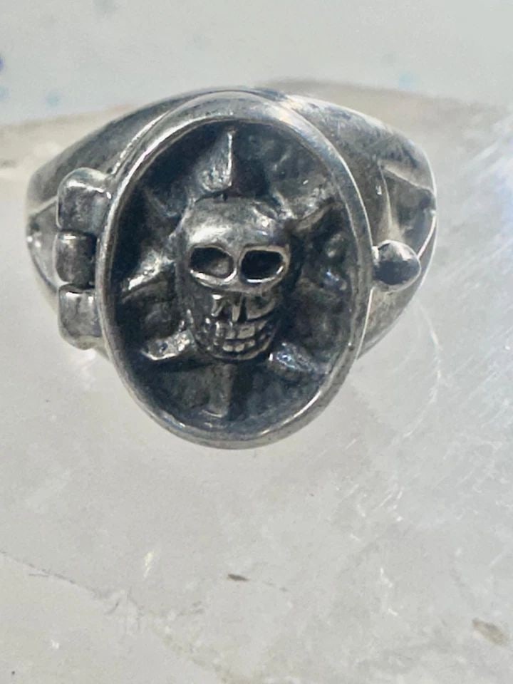 SKULL RING POISON BAND GOTHIC BIKER SIZE 7.25 BAND STERLING SILVER WOMEN: SKULL RING POISON BAND GOTHIC BIKER SIZE 7.25 BAND STERLING SILVER WOMEN Skull ring poison band Gothic Biker Size 7.25 band sterling silver women Size 7.25 Weight. 8.7g Length 5/8" Width 1/2" Band in 